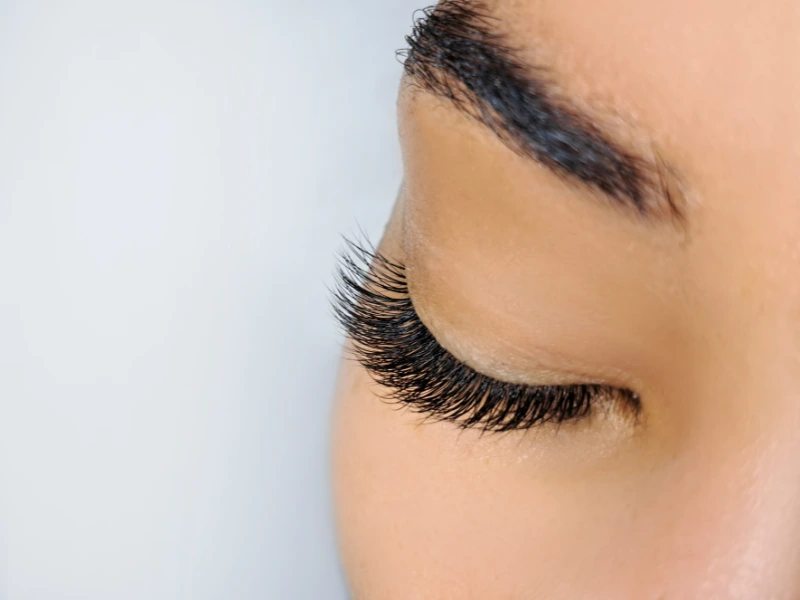 what are cluster eyelash extensions
