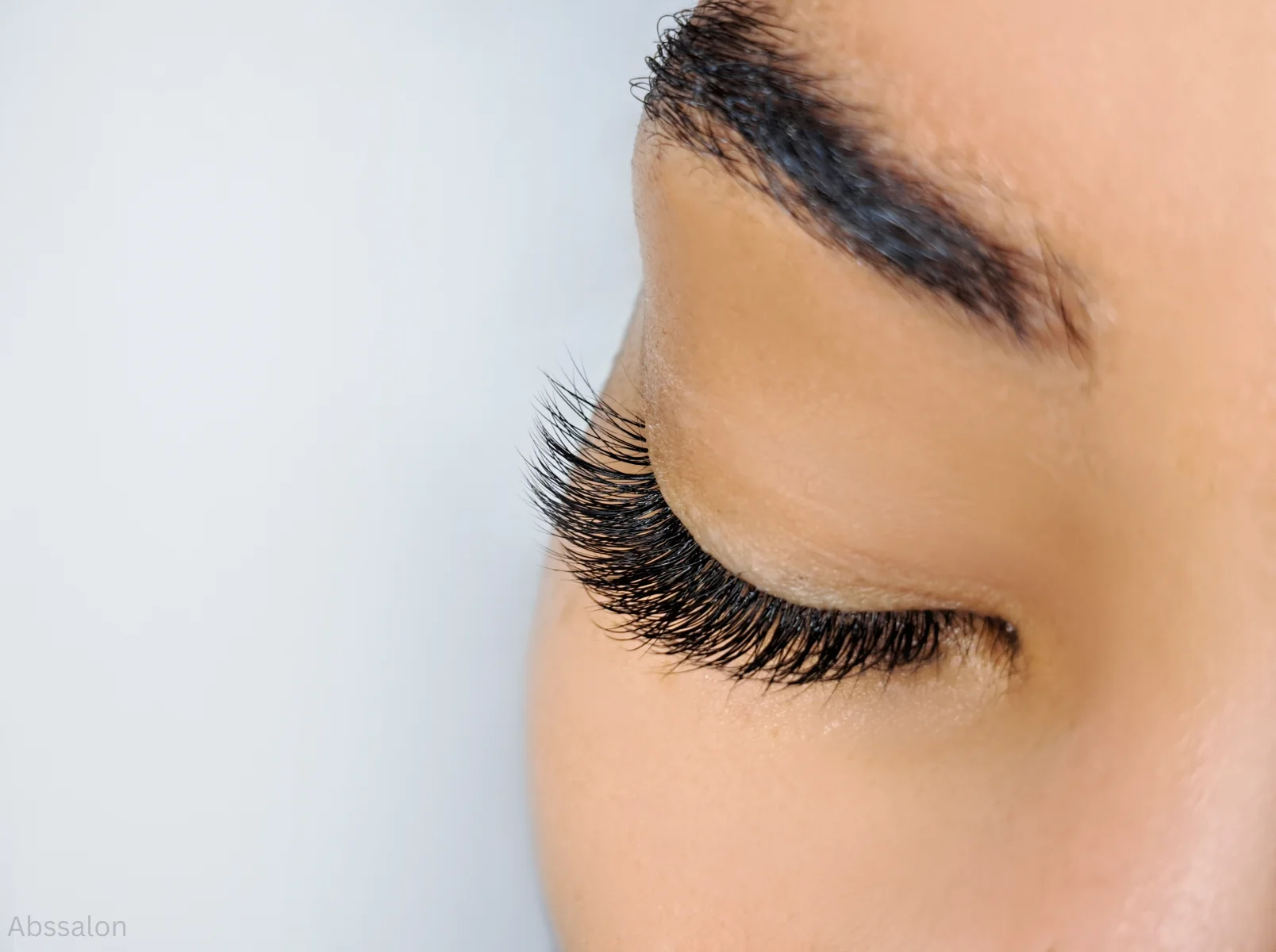 can you put mascara on a lash lift​