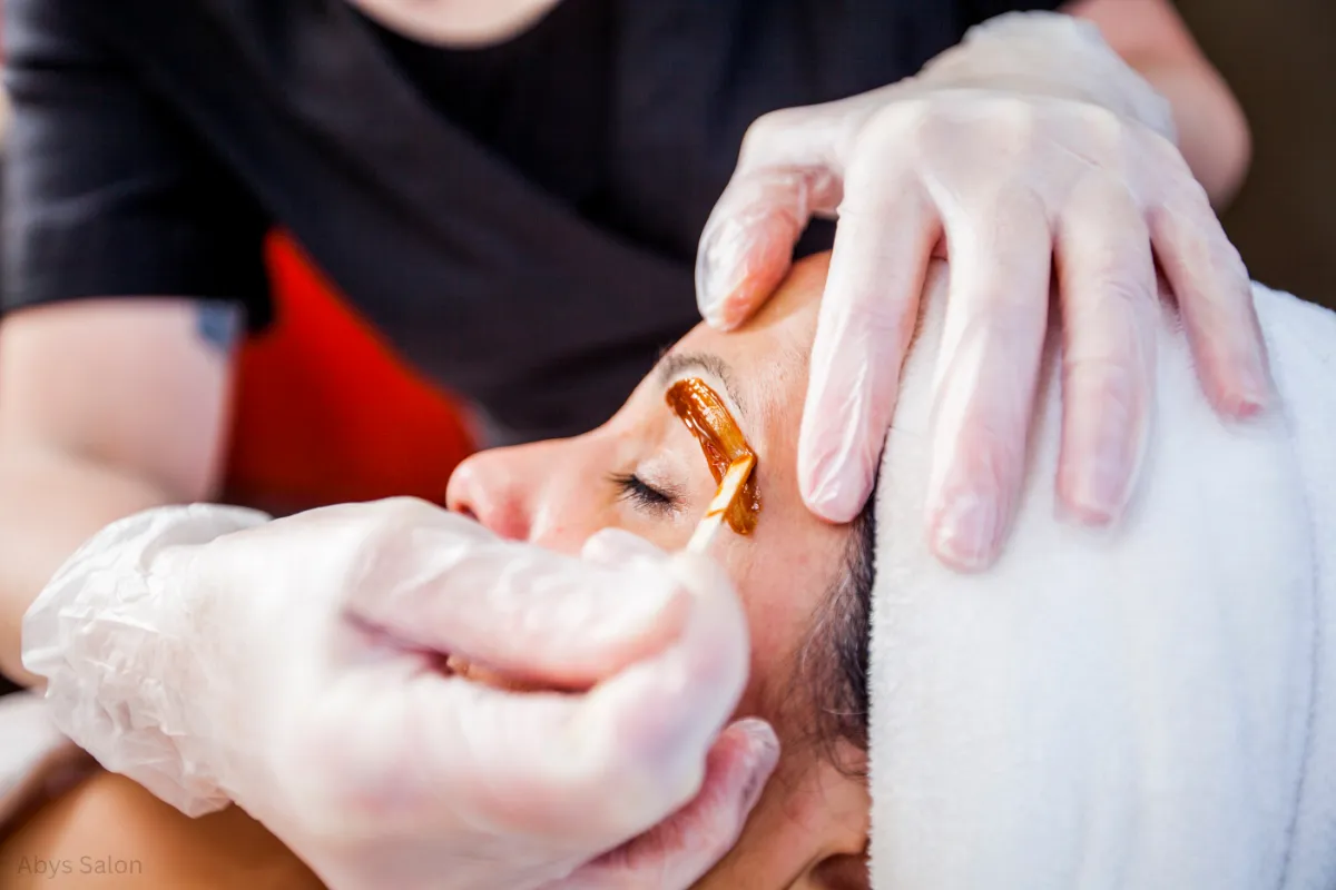 waxing eyebrow
